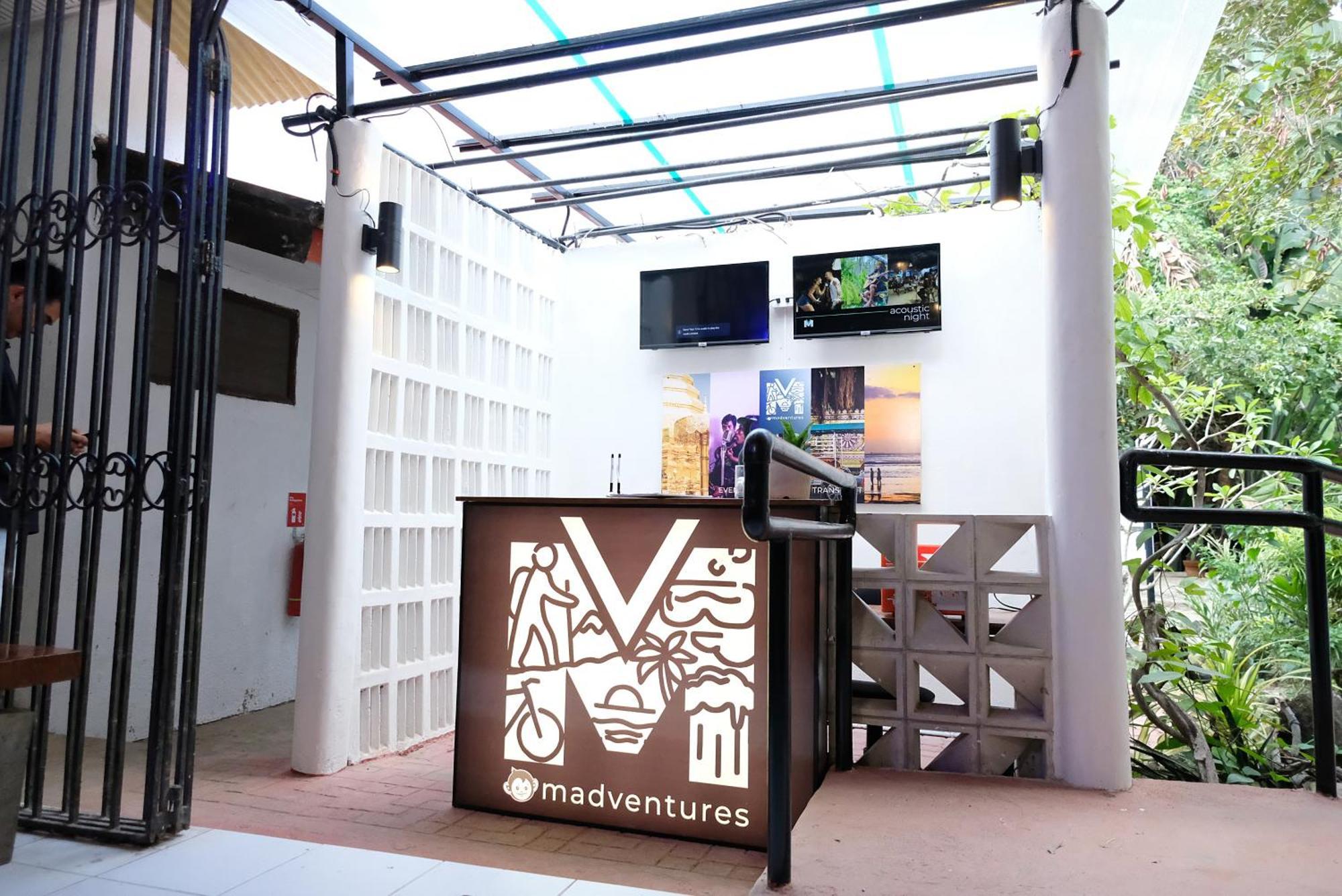 Хостел Mad Monkey Dumaguete Dumaguete City Экстерьер фото