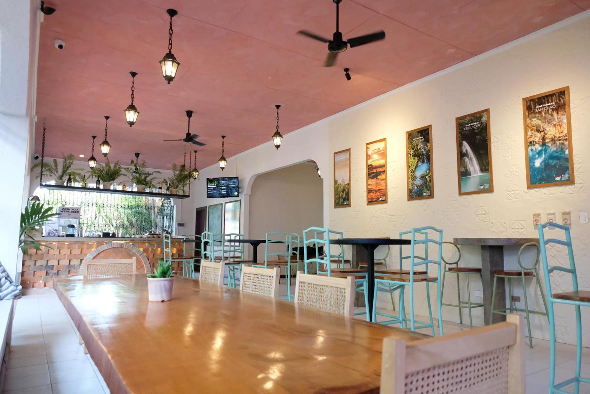 Хостел Mad Monkey Dumaguete Dumaguete City Экстерьер фото