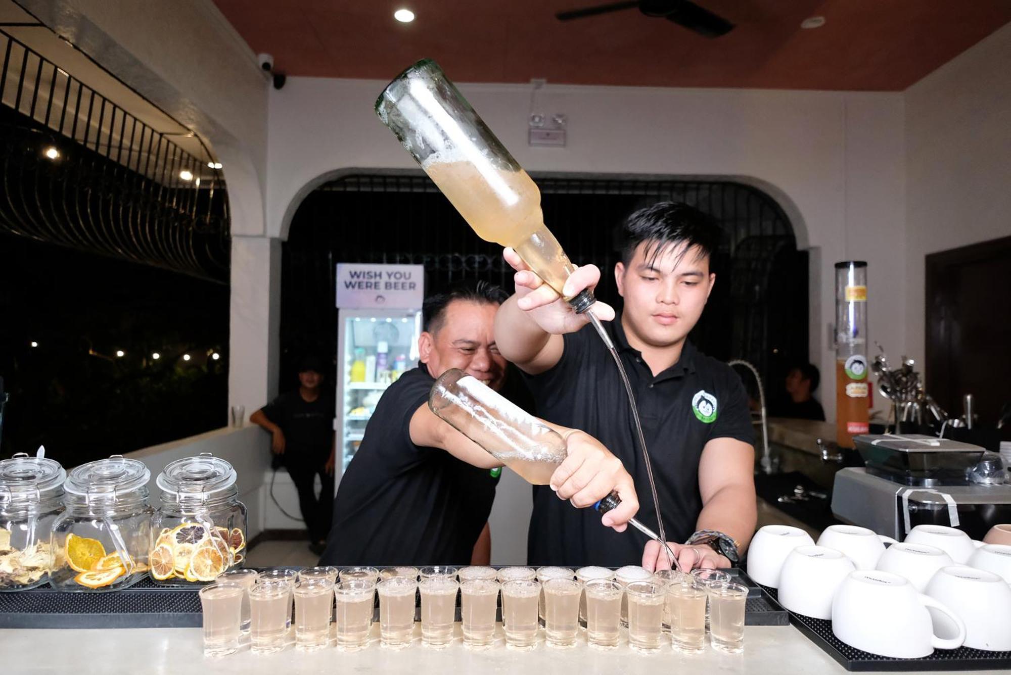 Хостел Mad Monkey Dumaguete Dumaguete City Экстерьер фото
